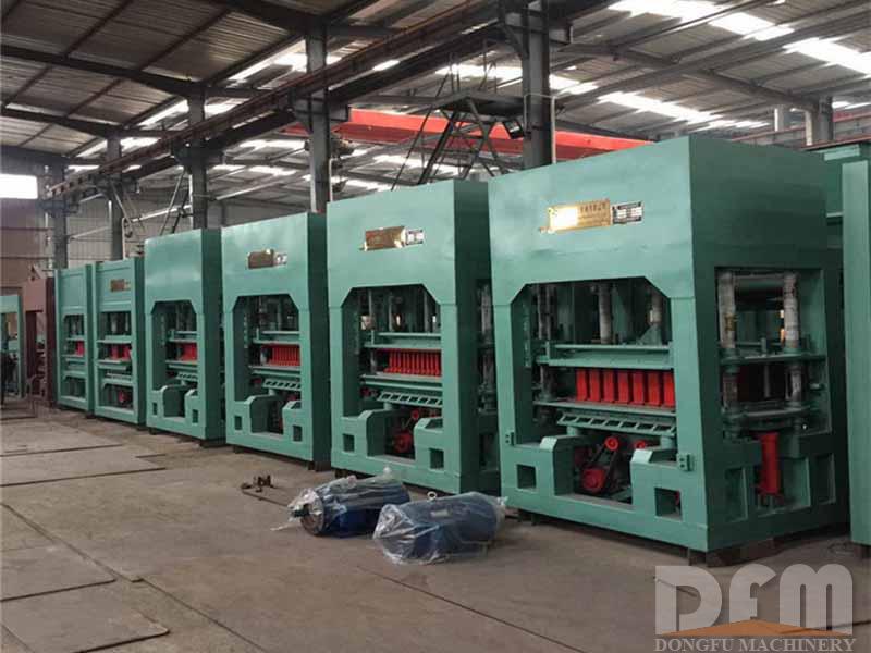 QT4-15 Concrete Block Making Machine